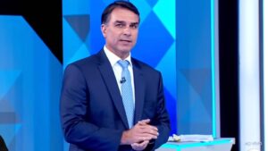 Declaração de Flávio Bolsonaro sobre ‘gorjeta ao Nordeste’ causa repercussão furiosa nas redes