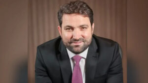 Sócio de Flávio Bolsonaro movimenta R$ 1,3 bilhão em apostas online e atrai nova polêmica