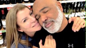 Viúva de Rick ressurge nas redes com foto do cantor e desabafo que arranca lágrimas: ‘Não estava pronta’