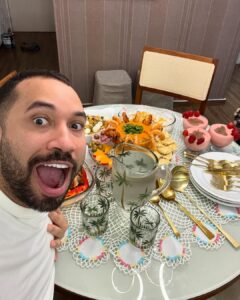 Gil do Vigor chora ao reencontrar sobrinhos no Em Família com Eliana