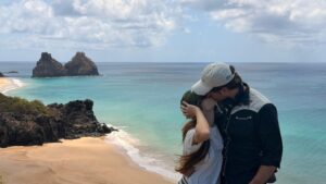 Giulia Be relata que lua de mel em Fernando de Noronha está sendo um sonho