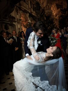 Giulia Be encanta com novas fotos do casamento luxuoso com Conor Kennedy