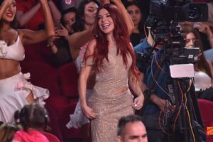 Gkay celebra estreia como jurada em reality show na Geórgia
