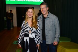 Ingrid Guimarães surge em rara aparição ao lado do marido após 20 anos de casamento