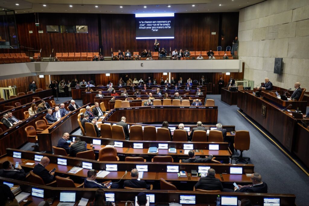 Israel segue sem vencedor definido após apuração de 90% das urnas em eleições legislativas