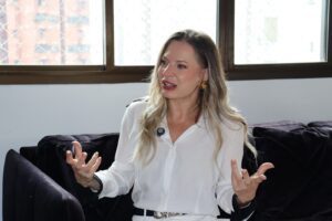 Joice Hasselmann declara voto em Lula e acusa: ‘Bolsonaro tentou me matar’