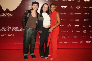Juliano Floss posa com Thainá Duarte e alimenta boatos sobre novo relacionamento