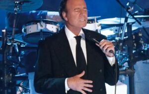 Julio Iglesias é alvo de nova investigação por agressão sexual na Espanha