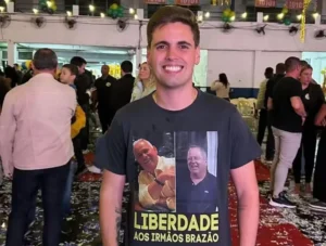 Filho de investigado em caso Marielle faz campanha para Flávio Bolsonaro