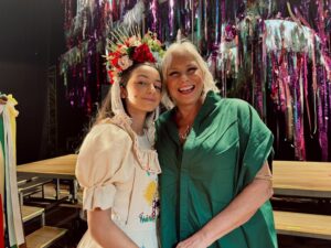 Neta de Fafá de Belém se emociona ao viver Círio após interpretar avó no teatro