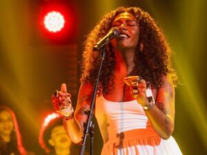 Liniker rebate acusação de arrogância de fã e desabafa: ‘Gostam de me perseguir’