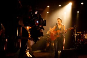 Luisa Arraes se transforma em Cássia Eller para novo filme sobre a lenda da música