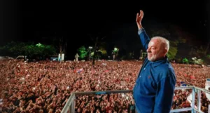 Reeleito pela 4ª vez, Lula completa 81 anos nesta terça