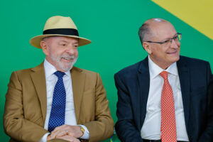 Lula e Alckmin convocam eleitores com mais de 70 anos a votar no domingo das eleições
