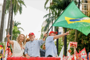 Lula em BH define campanha entre ‘governar com verdade’ ou ‘lacrar no celular’