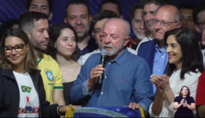 Lula acusa big techs de interferência e promete nova forma de governar em discurso de vitória