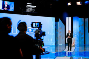 Lula defende democracia e critica ‘eleição de miliciano’ em debate na Globo com Flávio Bolsonaro