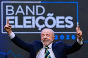Lula lidera com 0,5 ponto de vantagem contra Flávio Bolsonaro, aponta pesquisa ABC Dados