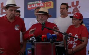 Lula no RN critica plano de Flávio Bolsonaro de cortar R$ 250 bilhões e protege pobres