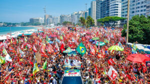Lula dispara contra Flávio Bolsonaro em ato no Rio e alerta para riscos à democracia