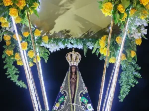 Lula e Flávio Bolsonaro marcam presença em celebrações do Dia de Nossa Senhora Aparecida