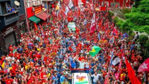 Lula e Haddad enchem as ruas de São Paulo no último grande ato antes do primeiro turno