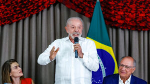 Campanha de Lula acusa Meta de interferência eleitoral e aciona TSE