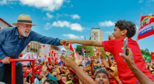 Lula anuncia PEC para transporte público gratuito nos fins de semana