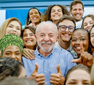 Lula sobe 8 pontos entre eleitores jovens e chega a 57% em pesquisa BTG/Nexus