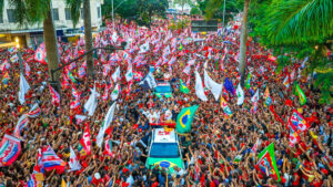 Lula fecha o cerco: diferença cai de 4 para 1 ponto em apenas 3 dias, aponta PoderData