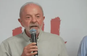 Lula desafia PL a se posicionar sobre fim da jornada 6×1 e avisa que ‘máscaras vão cair’