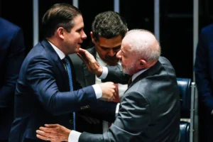 Lula se reúne com líderes do Senado e Câmara após vitória no segundo turno das eleições