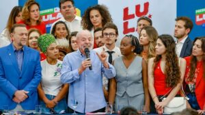 Lula está convicto de vitória e promete conquistar mais votos nos 17 dias até o segundo turno