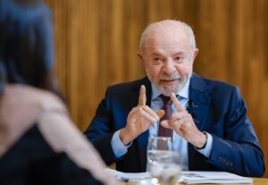 Lula quebra sigilos da família inteira e desafia Flávio Bolsonaro a fazer o mesmo
