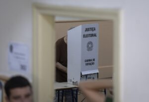 Campanha de Lula pede ao TSE garantias urgentes para eleitores votarem no segundo turno das eleições