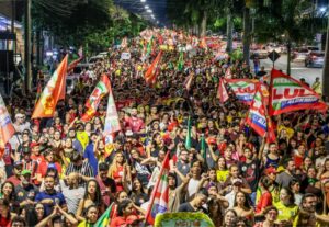 Manifestações pró-Lula ganham força no interior do Brasil com atos, carreatas e mobilizações