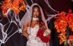 Marvvila capricha em fantasia de noiva assassina no seu primeiro Halloween