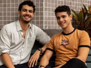 Mau Mau beija Felipe mas termina com ele e engata namoro com Fernando em Quem Ama Cuida