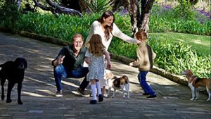 Meghan Markle revela motivo polêmico de afastar filhos de parente