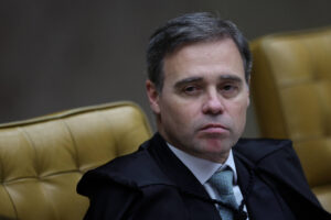 Ministro André Mendonça é sorteado para analisar pedido de Lula que abre sigilos com Flávio Bolsonaro
