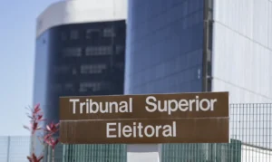 TSE proíbe campanha de Lula de usar vídeos mostrando Flávio Bolsonaro contra escala 6×1