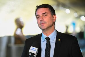 As mentiras de Flávio no debate da Globo: checagens apontam 12 afirmações falsas ou insustentáveis