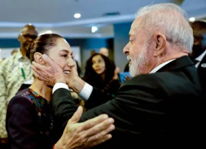 Presidenta do México, Sheinbaum, liga para Lula e ambos planejam reunião bilateral