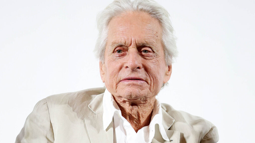 Michael Douglas revela briga com Julia Roberts em festa do Globo de Ouro