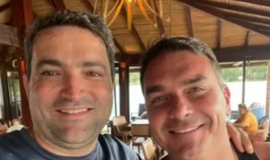 Ministro Moraes bloqueia R$ 6 bilhões de advogado que tinha conta conjunta com Flávio Bolsonaro
