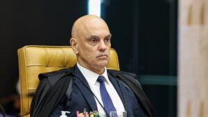 STF autoriza retorno de visitas de Flávio Bolsonaro ao pai Jair em prisão domiciliar