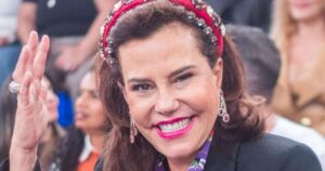 Narcisa Tamborindeguy lança livro após novela de 26 anos; socialite escreveu 116 páginas em madrugadas