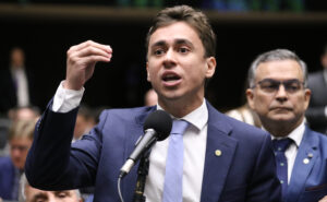Nikolas Ferreira faz história: eleito deputado mais votado da história do Brasil