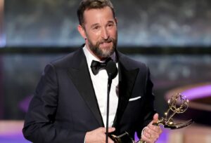 Noah Wyle é eleito o homem mais sexy do mundo em 2026