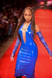 Normani, ex-Fifth Harmony, desfila pela grife Dendezeiro e rouba a cena no SPFW